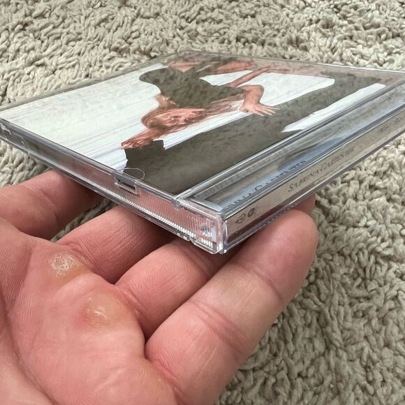 Sabrina Carpenter Man’s Best Friend Standard Signed Insert CD - Picture 6 of 8